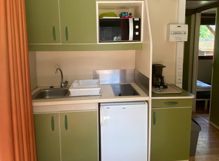 camping-la-foret-klingenthal-alsace-chalet-2-4-cuisine-2-600x600