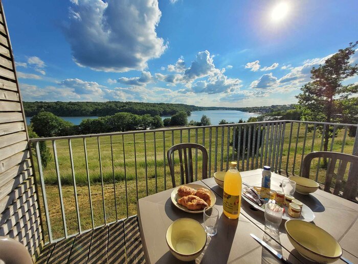 Valjoly-terrasse-petit-dejeuner