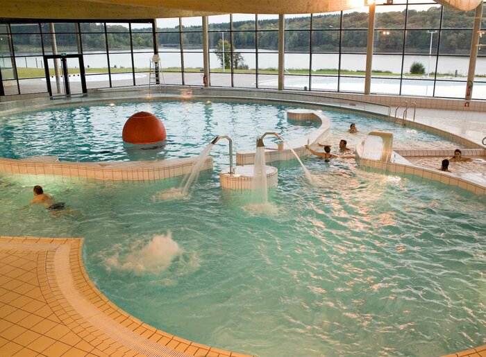 Les-Cottages-de-Valjoly-piscine-interieur